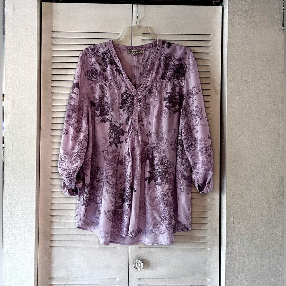 Women's Lavender Floral V-Neck Blouse